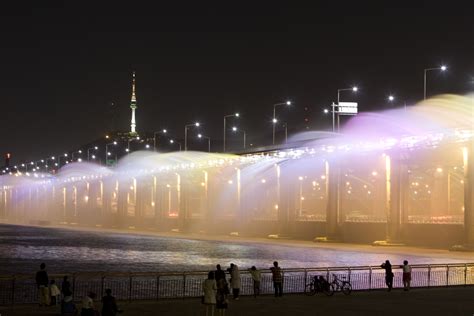 산들해 반포점: 커피 한 잔의 철학적 성찰